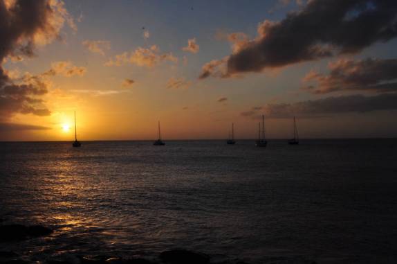 Belo pôr-do-sol em Pinney's Beach, na ilha de Nevis